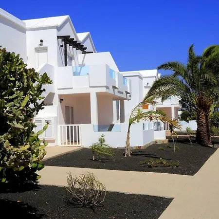 La The One Bedroom With Half Board, Wifi, In Playa Blanca 公寓