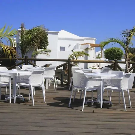 La The One Bedroom With Half Board, Wifi, In Playa Blanca Apartment