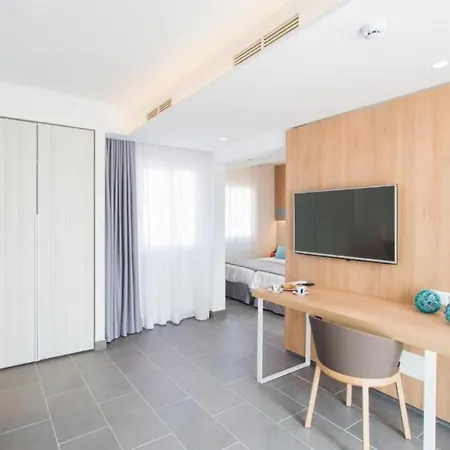 La The One Bedroom With Half Board, Wifi, In Playa Blanca Apartment